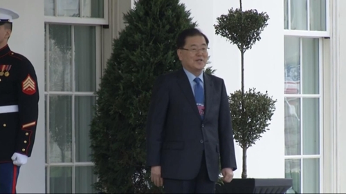 도널드 트럼프 대통령을 만나기 위해 백악관에 도착한 정의용 청와대 국가안보실장 [APTN 캡처]