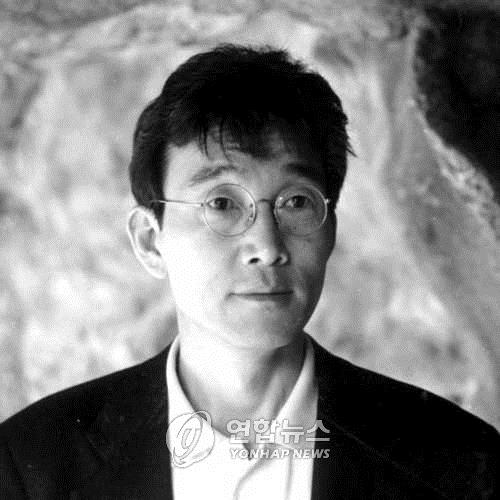 소설가 하일지 <저작권자 ⓒ 2002 연 합 뉴 스. 무단전재-재배포 금지.>