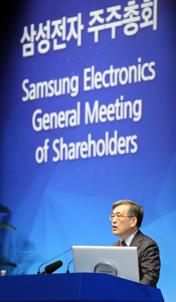 권오현 삼성전자 대표이사 회장이 23일 오전 서울 서초구 삼성전자 서초사옥에서 열린 삼성전자 주주총회에서 인사말을 하고 있다. 연합뉴스