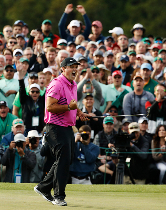 미국의 패트릭 리드가 9일 오전(한국시간) 미국 조지아주 오거스타의 오거스타내셔널골프클럽에서 열린 PGA투어 마스터스 4라운드에서 우승이 확정되자 주먹을 불끈 쥐며 포효하고 있다.   AP연합뉴스