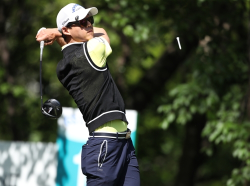 18번 홀 티샷하는 이동하[KPGA 제공=연합뉴스]