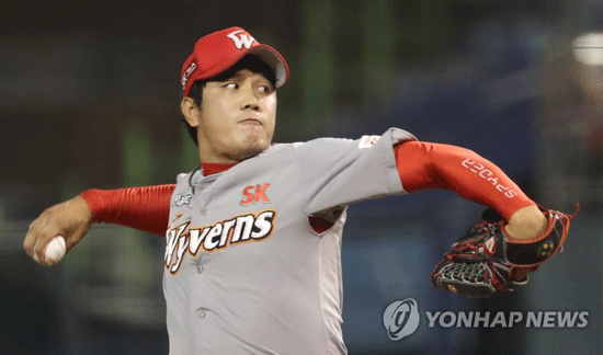 (창원=연합뉴스) 7일 경남 창원시 마산회원구 마산야구장에서 열린 2017년 프로야구 KBO 리그 SK 와이번스와 NC 다이노스의 경기. 6회 말 SK 서진용이 역투하고 있다. 2017.9.7