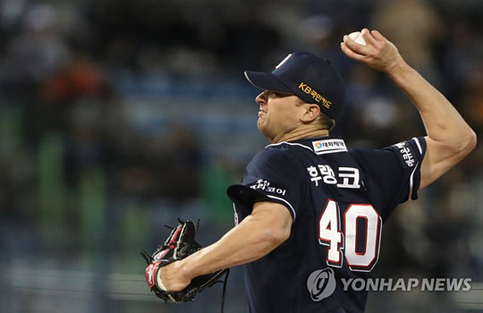 (창원=연합뉴스) 27일 경남 창원시 마산회원구 마산야구장에서 열린 2018 프로야구 두산 베어스와 NC 다이노스 경기. 두산 선발 후랭코프가 역투하고 있다.