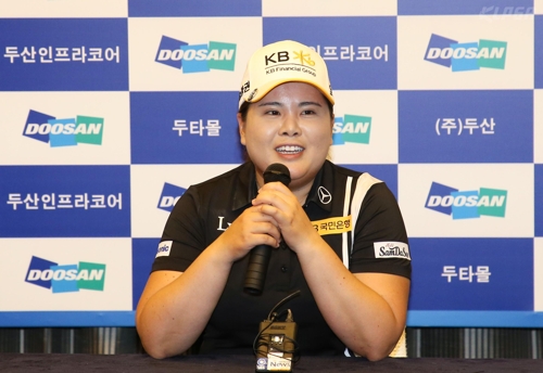 1회전이 끝난 뒤 인터뷰하는 박인비.[KLPGA 제공]