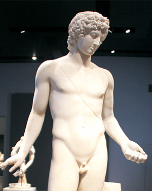 그리스 원작을 로마시대 복제한 아폴론 상. 로마 팔라초 마시모 박물관에 보관돼 있다.