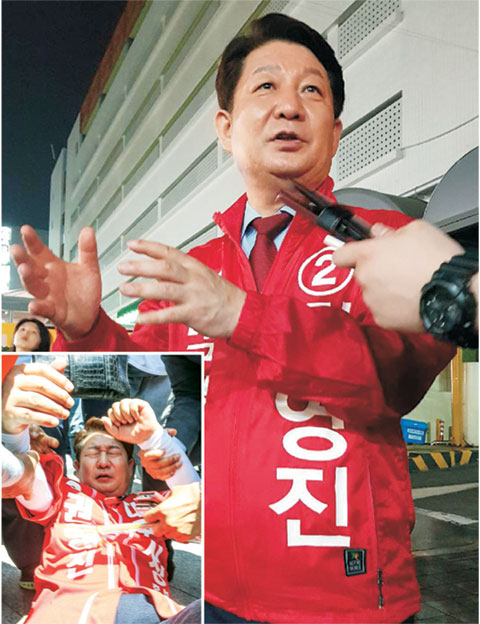 권영진 자유한국당 대구시장 후보가 31일 대구 중구 서문시장에서 상인들에게 지지를 호소하고 있다. 작은 사진은 권 후보가 중구 유세 현장에서 한 장애인단체 회원에게 떠밀려 넘어지는 모습.  뉴시스·연합뉴스