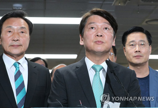 (서울=연합뉴스) 바른미래당 안철수 서울시장 후보가 제7회 전국동시 지방선거 투표일인 13일 오후 서울 여의도 당사를 방문해 입장을 발표하고 있다. 2018.6.13