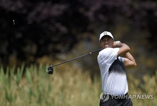 퀴큰론스 내셔널 3라운드 우즈 [AP=연합뉴스]