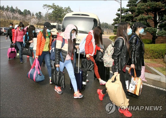 북한 해외식당에 근무하다 탈북해 국내 입국한 종업원 13명[연합뉴스 자료사진]