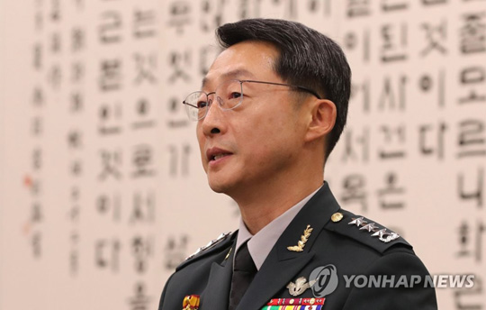 (서울=연합뉴스) 이석구 국군기무사령관이 20일 오전 열린 국회 법제사법위원회 전체회의에 출석해 국군기무사령부의 ‘촛불시위 계엄령 검토’ 문건과 관련한 의원 질의에 답하고 있다. 2018.7.20