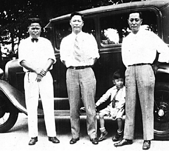 왼쪽부터 강명화 애국지사의 5남 강영각, 3남 강영문, 2남 강영소 선생.1931년 미국 시카고에서 촬영했다. 국가보훈처 제공
