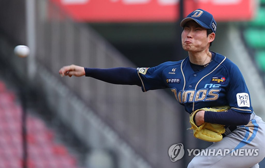 역투하는 NC 선발 이재학