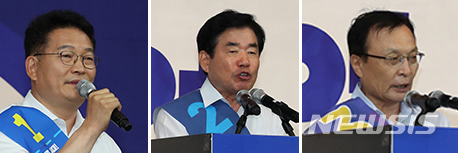 【서울=뉴시스】더불어민주당 대구광역시당 정기대의원대회 및 당대표 최고위원 후보 합동연설회가 열린 12일 대구 엑스코에서 송영길(왼쪽부터), 김진표, 이해찬 후보가 각각 연설하고 있다. 2018.08.12. (사진 = 더불어민주당 제공)