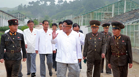 김정은 북한 국무위원장이 평안남도 양덕군 온천지구를 시찰했다고 조선중앙통신이 17일 보도했다. 연합뉴스