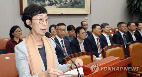 (서울=연합뉴스) 최영애 국가인권위원장 후보자가 27일 국회 운영위원회에서 열린 본인의 인사청문회에서 인사말을 하고 있다. 2018.8.27