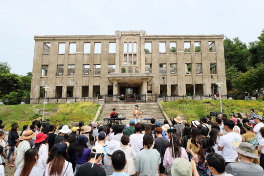 강원 철원의 노동당사. 철원이 북한 점령지역이었던 1946년 조선노동당의 철원당사로 지어진 건물이다.