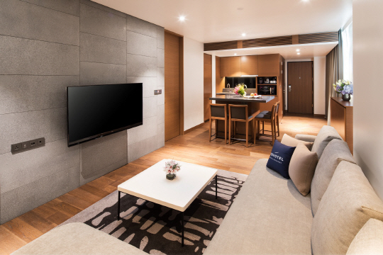 최근 의료 관광객을 중심으로 인기를 끌고 있는 호텔 레지던스의 실내 모습.