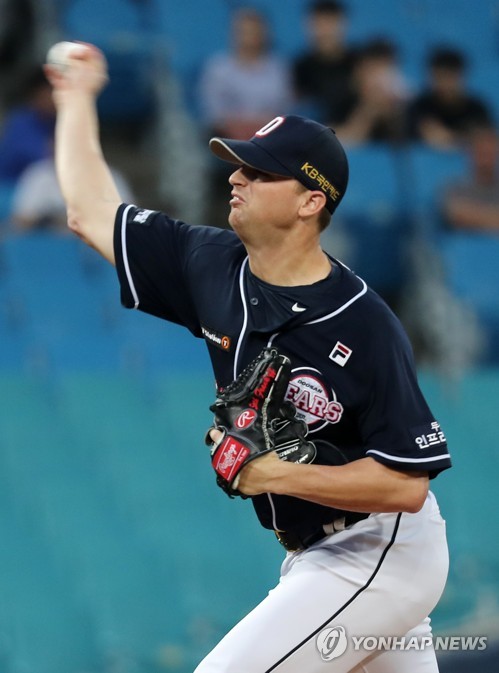 (대구=연합뉴스)  6일 대구삼성라이온즈파크에서 열린 프로야구 두산 베어스와 삼성 라이온즈의 경기. 1회말 두산 선발 후랭코프가 힘차게 공을 던지고 있다. 2018.9.6