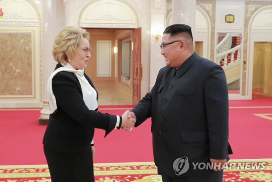 (서울=연합뉴스) 김정은 북한 국무위원장이 정권수립 70주년을 맞아 평양을 방문한 발렌티나 마트비옌코 러시아 상원의장과 지난 8일 노동당 중앙위원회 본부청사에서 만났다고 조선중앙TV가 9일 보도했다.2018.9.9