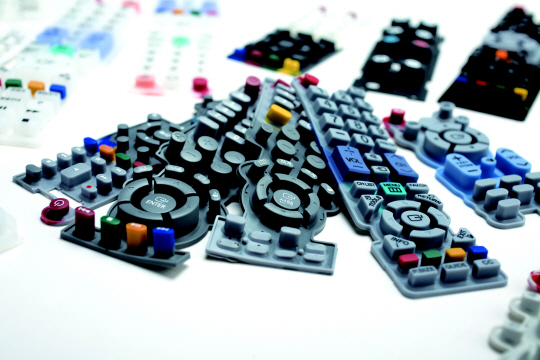 KCC의 고온 경화형 실리콘 고무(HTV)로 만든 리모컨 키패드.