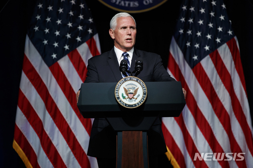 【워싱턴=AP/뉴시스】마이크 펜스 미 부통령이 9일(현지시간) 워싱턴의 미 국방부에서 우주군 창설 계획을 밝히고 있다. 2018.8.10