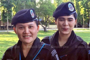 부대에 동성결혼 허용을 요청한 특수부대원 나팟 물타꼼(왼쪽)과 와니다 토사와.