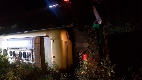 추락한 고속버스 [독자 송영훈 씨 입수 제공]