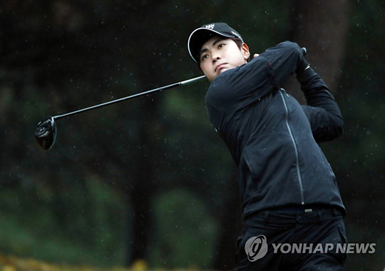 드라이버 티샷 하는 이형준[KPGA 제공]