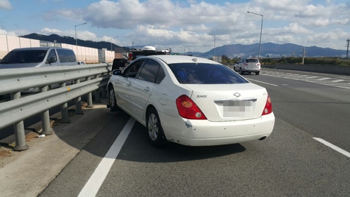 남해고속도로 음주운전 사고[고속도로순찰대 제8지구대 제공]