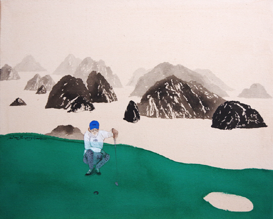 각자의 추억을 안고 있는 바위섬은 잔잔한 안개 속에 그린 위에서 퍼팅을 하는 그를 내려다보고 있구나. 2018년 작. 김영화 화백