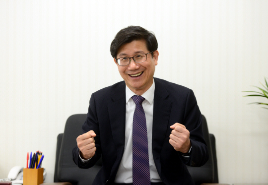 박두용 안전보건공단 이사장이 문화일보와의 인터뷰에서 임기 내 공단의 역할과 위상을 과거와는 확연히 차별화해 업그레이드하겠다며 강한 업무 의욕을 내비치고 있다.