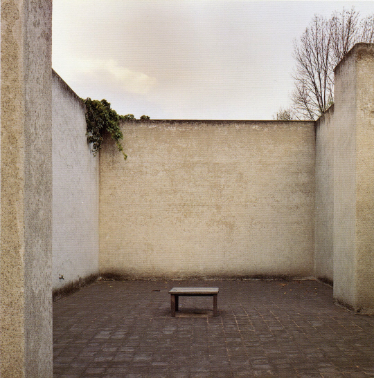 옥상 테라스는 한 인간이 하늘과 교감하며 숙고하는 장소였다.  @Armando Salas Portugal