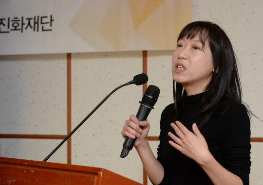 왕혜숙 연세대 사회발전연구소 박사가 22일 국회 의원회관에서 열린 정책세미나에서 보수 가치에 입각한 여성정책의 필요성에 대해 강연하고 있다.  김호웅 기자 diverkim@