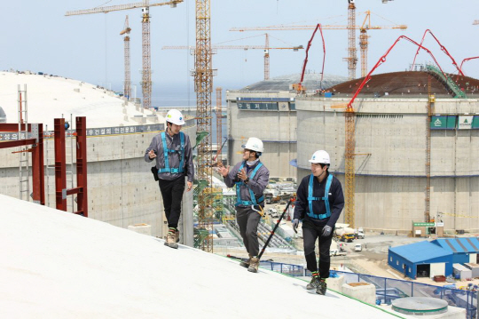 한국가스공사는 국내 공기업으로선 최초로 인권 개념을 경영 시스템에 도입, 안정적 가스공급과 에너지 복지 달성을 위해 노력하고 있다.