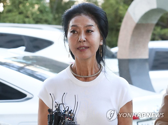 질문에 답하는 김부선[연합뉴스 자료사진]
