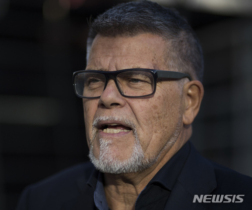 긍정 능동적 삶 ‘구루’인 라텔반트가 11월8일 인터뷰에 답하고 있다.  AP=뉴시스