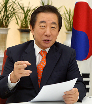 김성태 자유한국당 원내대표가 5일 문화일보와의 인터뷰에서 각종 현안에 대한 입장을 밝히고 있다.  김낙중 기자