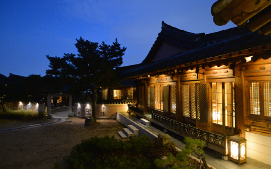 서울 성북동의 한국가구박물관. 박물관 이름에 ‘가구’를 내세웠지만, 여기는 가구만 보여주는 곳이 아니다. 한옥과 고가구의 뛰어난 미감, 그리고 그걸 즐기는 심미안까지 배울 수 있다.