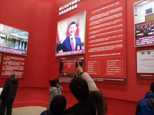 <베이징 리포트>40년 내달린 ‘대륙의 기적’… 무역전쟁·빈부격차 등 도전 직면