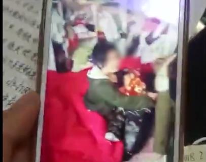아이 안고 있는 감금 성폭행 피해자 A양[펑파이 홈페이지]
