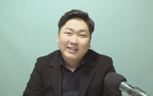 신재민 전 기획재정부 사무관이 29일 유튜브에 게시된 동영상에서 발언하고 있다. 그는 청와대가 KT&G 사장교체를 지시했다고 주장했다. [유튜브에 ‘신재민’ 계정으로 올라온 동영상 캡처]