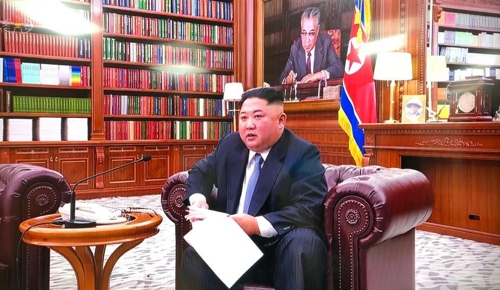 (서울=연합뉴스) 김정은 북한 국무위원장이 1일 오전 9시부터 조선중앙TV를 통해 신년사를 발표하고 있다.
