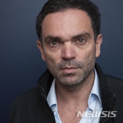 【서울=뉴시스】프랑스 작가 얀 무아가 “나는 50살이 넘은 여성을 사랑할 수 없다”는 발언으로 거센 비난을 받고 있다. 얀 무아의 트위터 프로필 사진. 2019.1.8