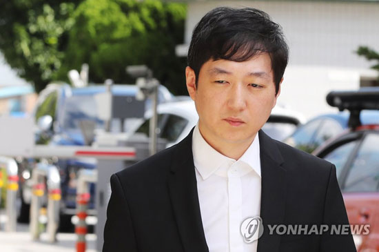 (성남=연합뉴스) 한국 여자 쇼트트랙의 간판 심석희를 비롯한 선수들을 폭행한 혐의로 기소된 조재범 전 국가대표팀 코치가 12일 오후 경기도 성남시 수원지방법원 성남지원에서 열린 공판에 출석하고 있다. 2018.9.12