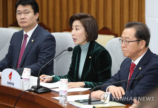 (서울=연합뉴스) 자유한국당 나경원 원내대표가 18일 오전 국회에서 열린 원내대책회의에서 발언하고 있다.