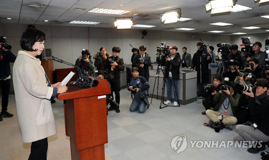 (서울=연합뉴스) 더불어민주당 손혜원 의원이 20일 목포 부동산 투기 의혹과 관련, 국회 정론관에서 기자회견을 하고 있다. 2019.1.20