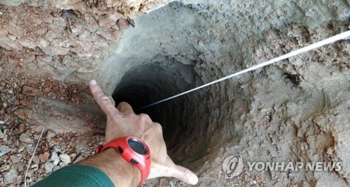 지난 13일 스페인 말라가의 아기가 추락한 시추공[EPA=연합뉴스]