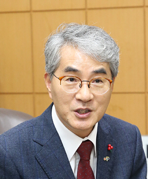 <내일을 예약해 두었습니다>박종훈 경남교육감 “7년간 192명 정규직 채용… 3월엔 특수학교 ‘거창나래校’ 문열어”