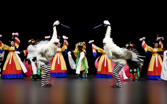 <연휴 볼만한 공연>궁중무용·국악 공연보고 야외서 민속놀이 체험까지