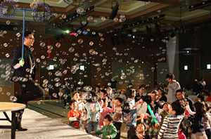 <교통체증 없는 명절 여행>신기한 마술쇼·가족 노래자랑 … 우리 우리 설날은 리조트에서∼♪